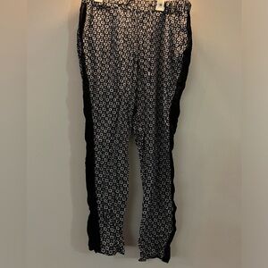 Old navy pants size small!